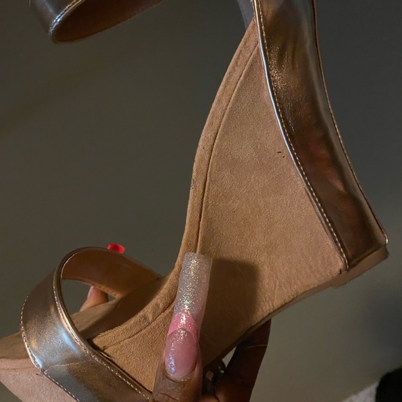 Rose Gold Wedge - Picture 2 of 2